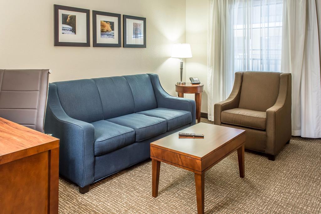 Comfort Suites Fredericksburg South Εξωτερικό φωτογραφία
